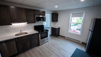 303 Boston Ave, Unit A in Medford, MA - Building Photo