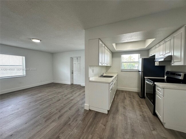 3660 NE 11th Ave in Oakland Park, FL - Building Photo - Building Photo