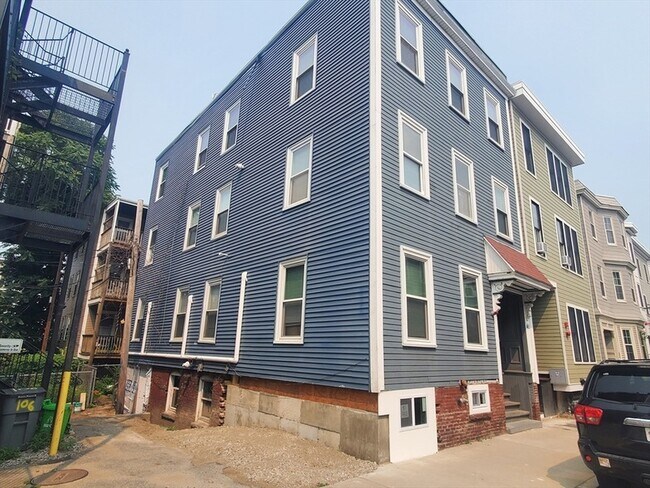 41 Washburn St, Unit 1 in Boston, MA - Building Photo - Building Photo
