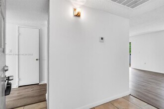 3229 Coral Lake Dr in Coral Springs, FL - Building Photo - Building Photo