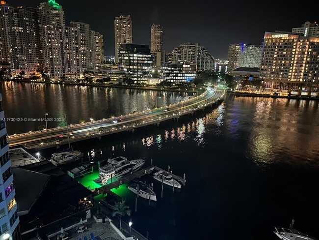 905 Brickell Bay Dr, Unit # 1431 in Miami, FL - Building Photo - Building Photo