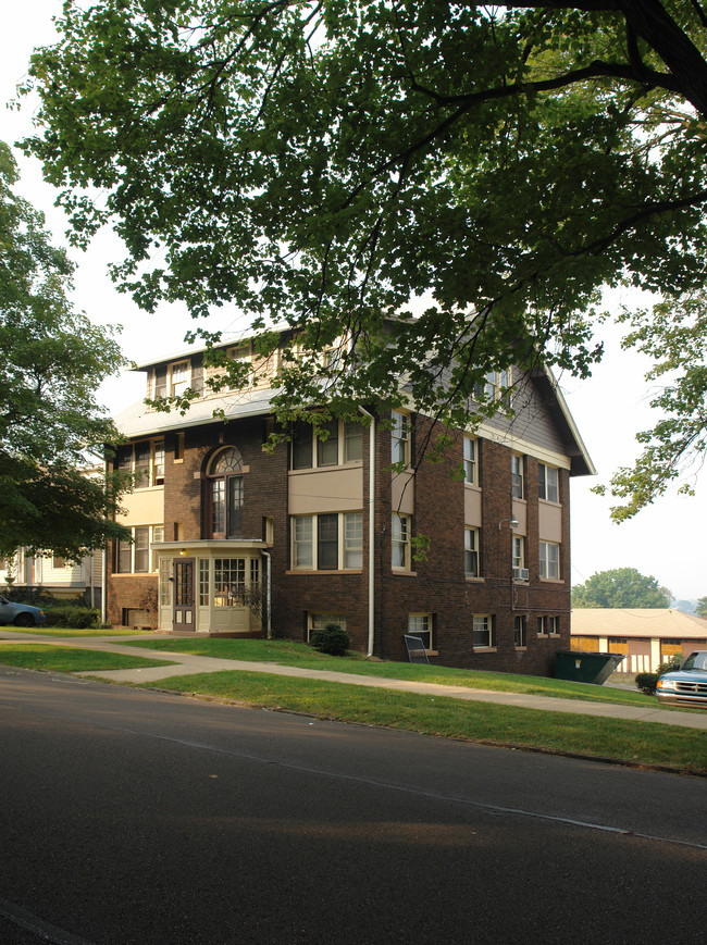 319 3rd St NE in Massillon, OH - Building Photo - Building Photo