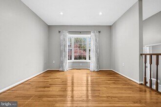 10058 Chestnut Wood Ln in Burke, VA - Building Photo - Building Photo