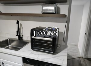 630 N Skyline Dr in Tacoma, WA - Building Photo - Building Photo