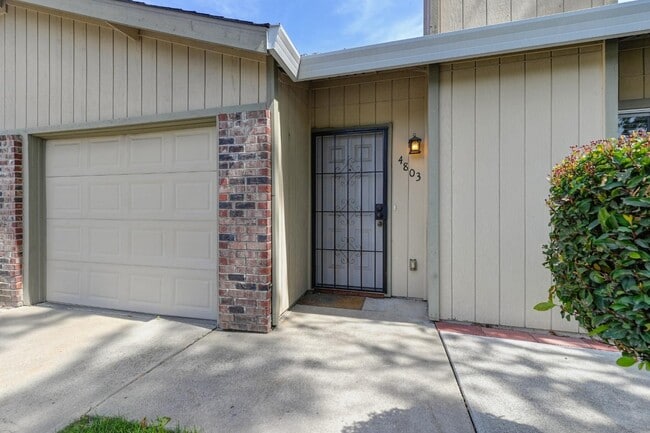 4803 Lewis Carroll Way in Sacramento, CA - Building Photo - Building Photo