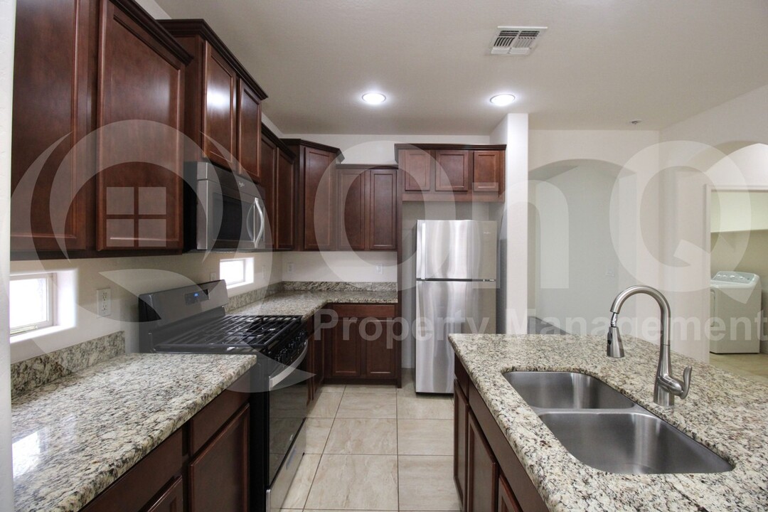 2980 E Ridgewood Ln in Gilbert, AZ - Building Photo