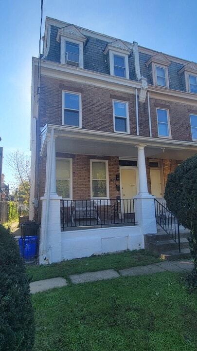 1124 W Rockland St, Unit 3 in Philadelphia, PA - Building Photo