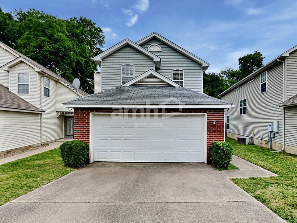 1212 Wembley Dr in Hermitage, TN - Building Photo