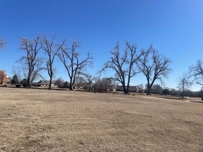 1604 Lakeshore Dr in Edmond, OK - Building Photo - Building Photo