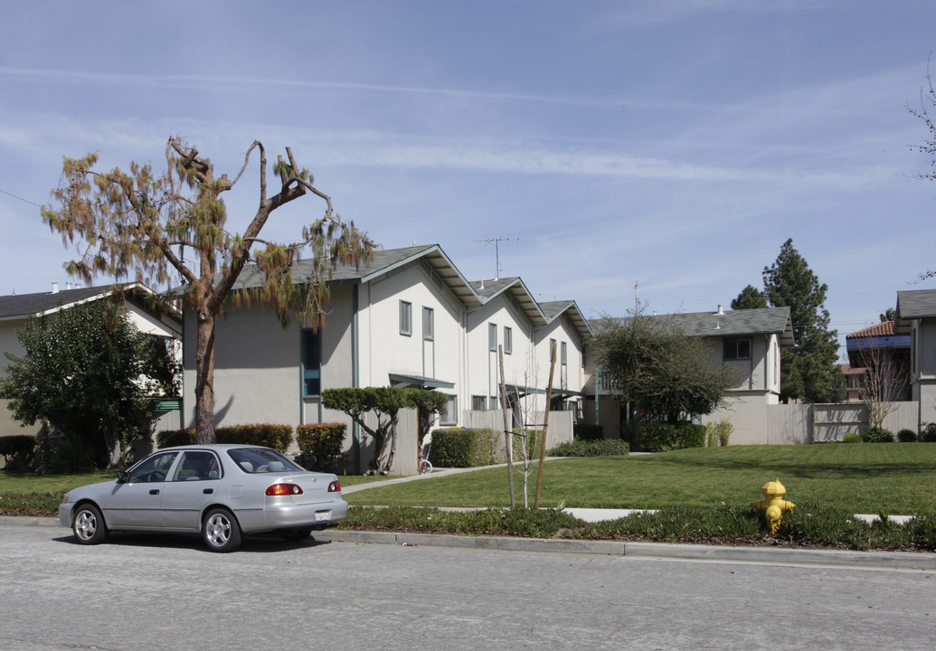 10302 Terry Way in Cupertino, CA - Building Photo