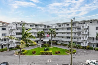 South Palm Residence in Palm Beach, FL - Building Photo - Building Photo