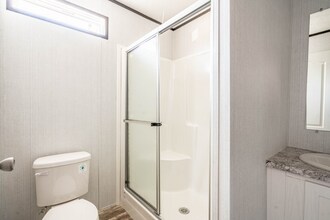 10118 Falvey Lk Ln in Conroe, TX - Foto de edificio - Building Photo