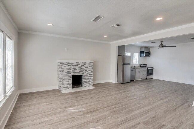 715 W Pembroke Ave in Dallas, TX - Building Photo - Building Photo