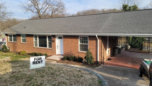 property at 2930 Fleetwood Ave SW