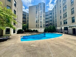 6 Sutherland Rd, Unit 1 in Boston, MA - Building Photo - Building Photo