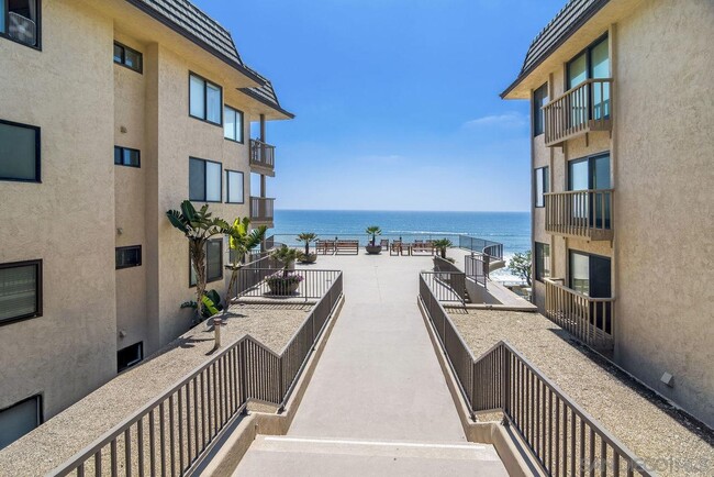 833 Beach Front Dr in Solana Beach, CA - Building Photo - Building Photo