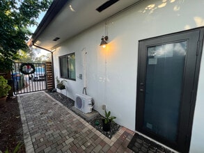 3371 SW 22nd St in Fort Lauderdale, FL - Foto de edificio - Building Photo