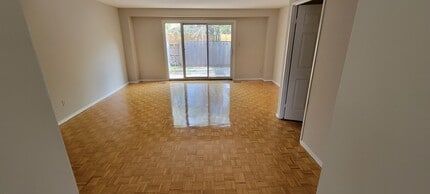 3400 The Credit Woodlands Townhomes in Mississauga, ON - Building Photo - Building Photo