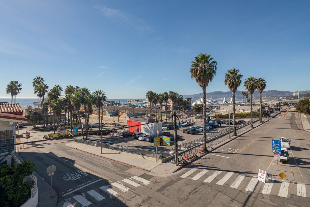 1649 Appian Way in Santa Monica, CA - Building Photo