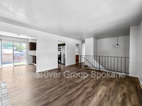 3010 N Willow Rd in Spokane, WA - Foto de edificio - Building Photo