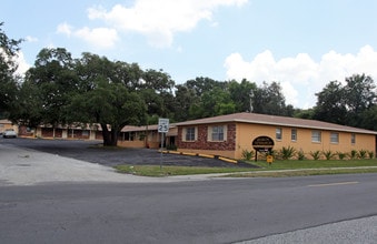 Busch Terrace in Tampa, FL - Foto de edificio - Building Photo