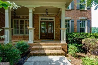 981 Cranbrook Glen Ln in Snellville, GA - Foto de edificio - Building Photo