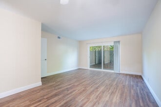 Fremont Pines Apartments in Fremont, CA - Foto de edificio - Interior Photo