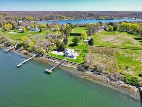 149 Nanaquaket Rd in Tiverton, RI - Building Photo - Building Photo