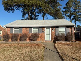 210 Prince Albert Ave in Colonial Heights, VA - Building Photo