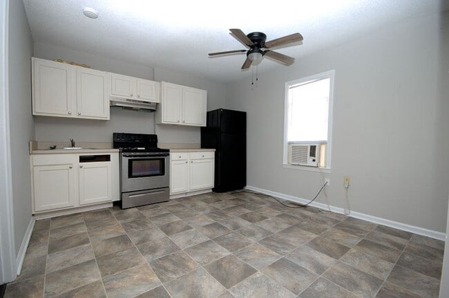 308 W Pine St in Goldsboro, NC - Building Photo - Building Photo