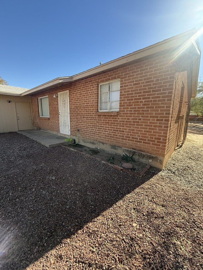 4608 E Juarez St in Tucson, AZ - Building Photo - Building Photo