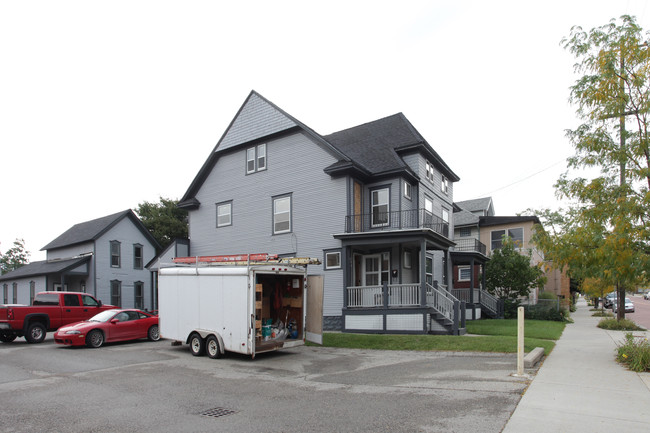 845 Cherry Dr SE in Grand Rapids, MI - Foto de edificio - Building Photo
