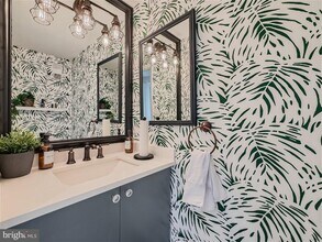 250 S President St in Baltimore, MD - Building Photo - Building Photo