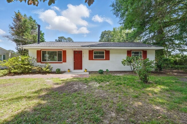 property at 3127 N Riverside Dr