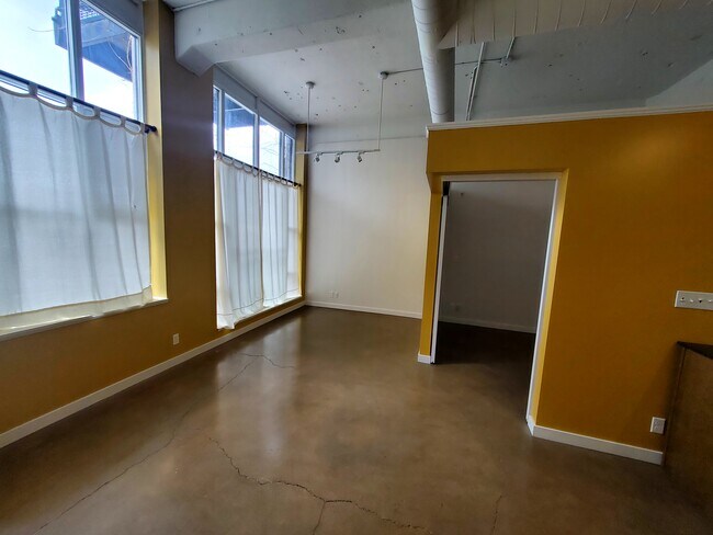 404 King St E in Kitchener, ON - Building Photo - Building Photo