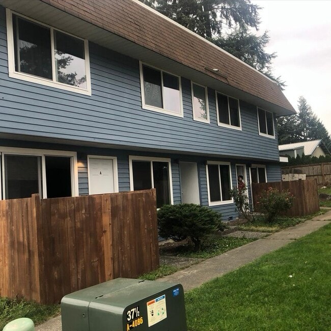 5827 204th St SW, Unit C in Lynnwood, WA - Building Photo - Building Photo