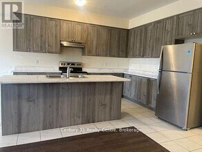 33 Brixham Ln in Brampton, ON - Building Photo - Building Photo