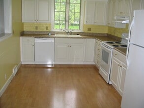 312 W Auglaize St, Unit Lower Unit in Wapakoneta, OH - Building Photo - Building Photo