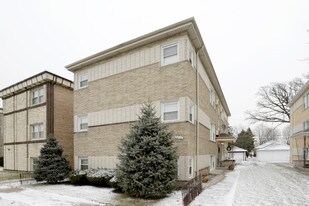 2225 Desplaines Ave Apartments