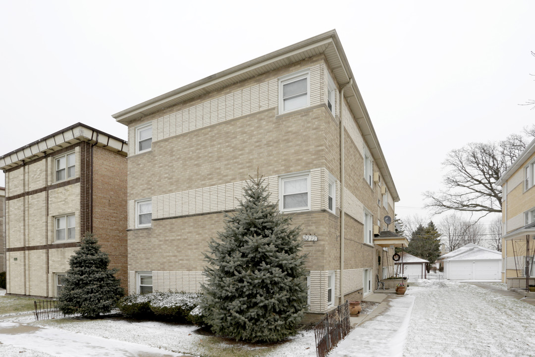 2225 Desplaines Ave in North Riverside, IL - Foto de edificio
