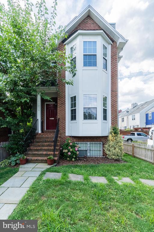 property at 1314 Wythe St