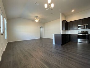 633 Heathers Wy in Seguin, TX - Building Photo - Building Photo