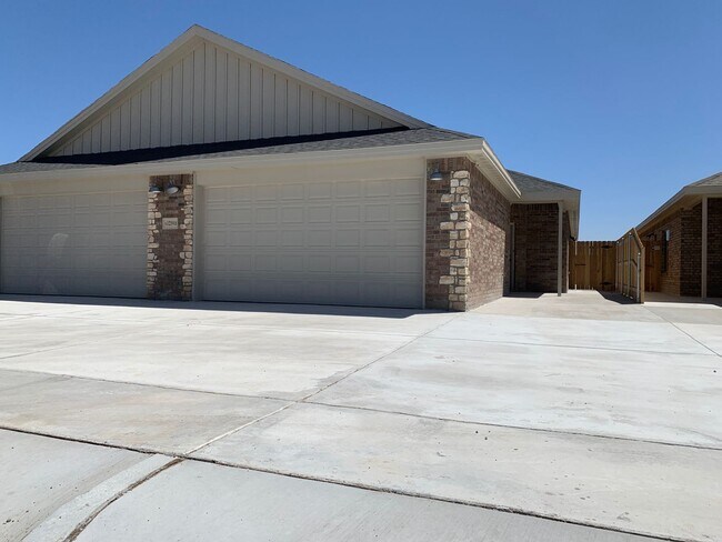 1223 Preston Trails in Wolfforth, TX - Building Photo - Building Photo
