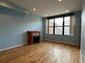 905 N Racine Ave, Unit 2 in Chicago, IL - Building Photo - Building Photo
