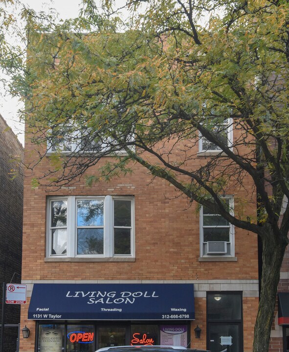 1131 W Taylor St in Chicago, IL - Building Photo
