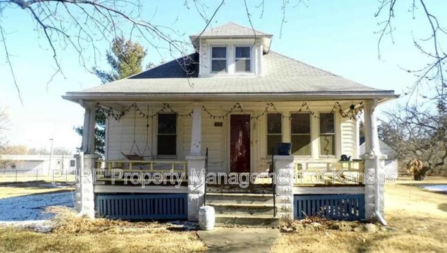 property at 404 N Cedar St