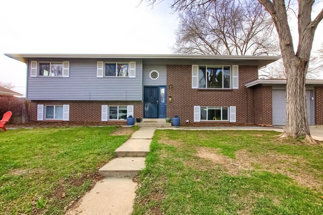 10976 W 62nd Ave in Arvada, CO - Building Photo