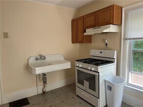 4 Cottage St in Auburn, NY - Building Photo - Building Photo