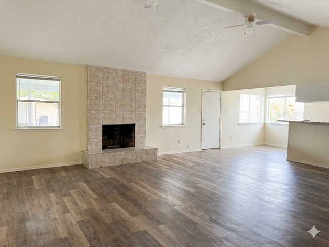 909 Noreda St in Angleton, TX - Building Photo - Building Photo