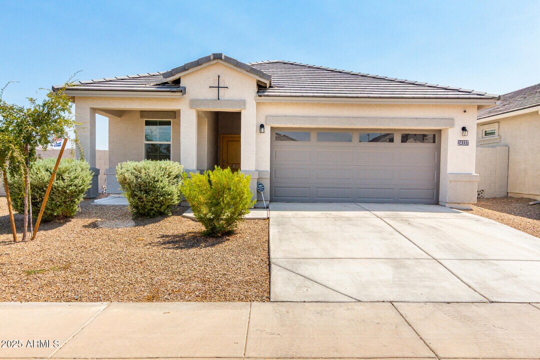 24337 W Illini St in Buckeye, AZ - Building Photo